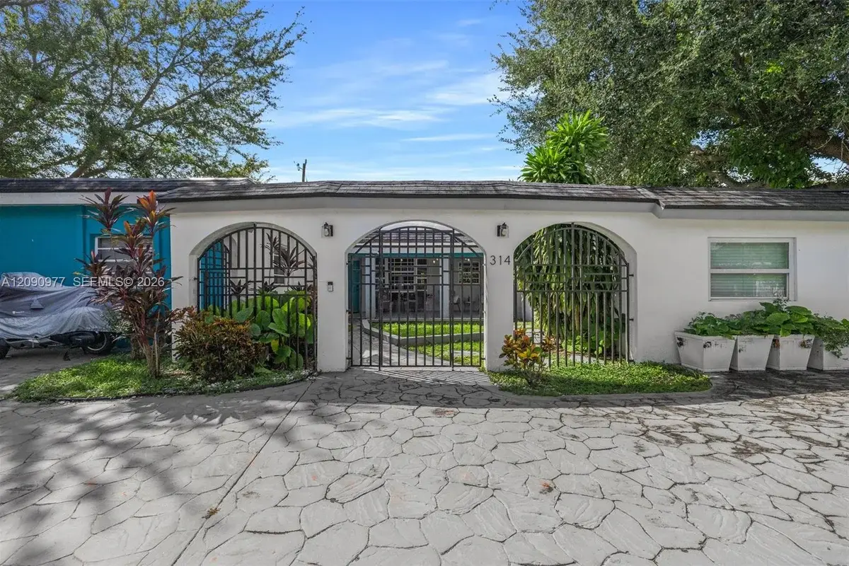 314 NW 106th St, Miami: photo 1 of 36