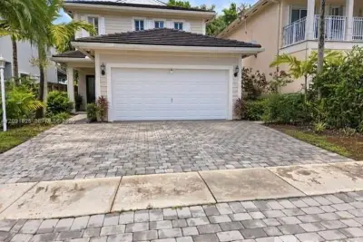 3113 SE 2nd Dr, Homestead: photo 1 of 11