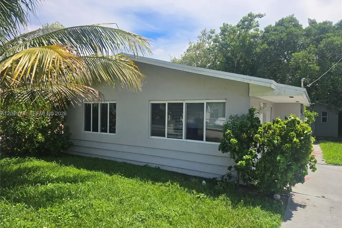 650 NW 49th St, Miami: photo 1 of 13
