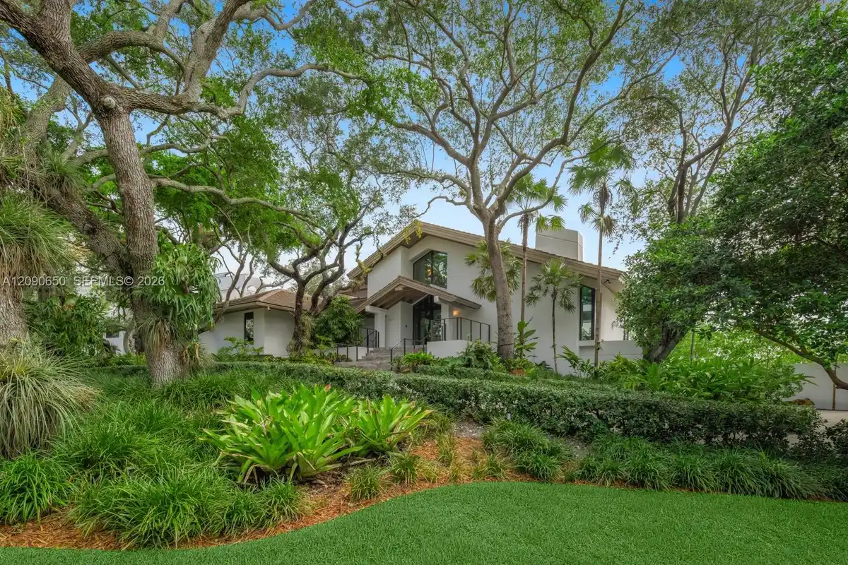 11095 Marin St, Coral Gables: photo 1 of 37
