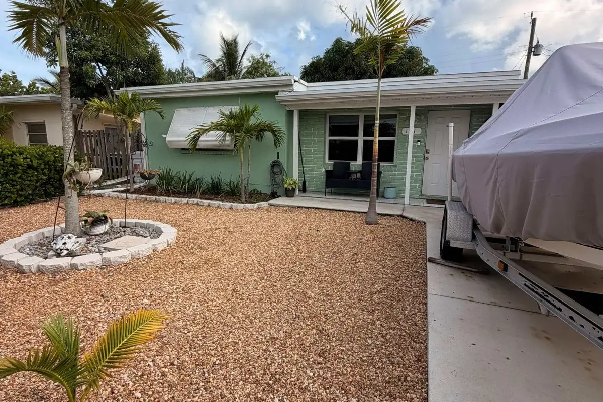 175 E 24th St, Riviera Beach: photo 1 of 28