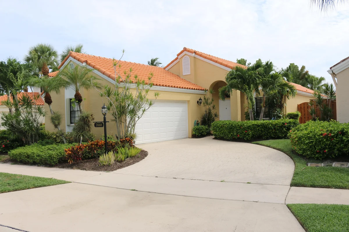 2668 La Lique Cir, Palm Beach Gardens: photo 1 of 53