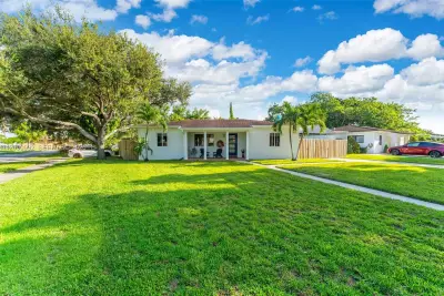 6891 SW 48th Ter, Miami: photo 1 of 40