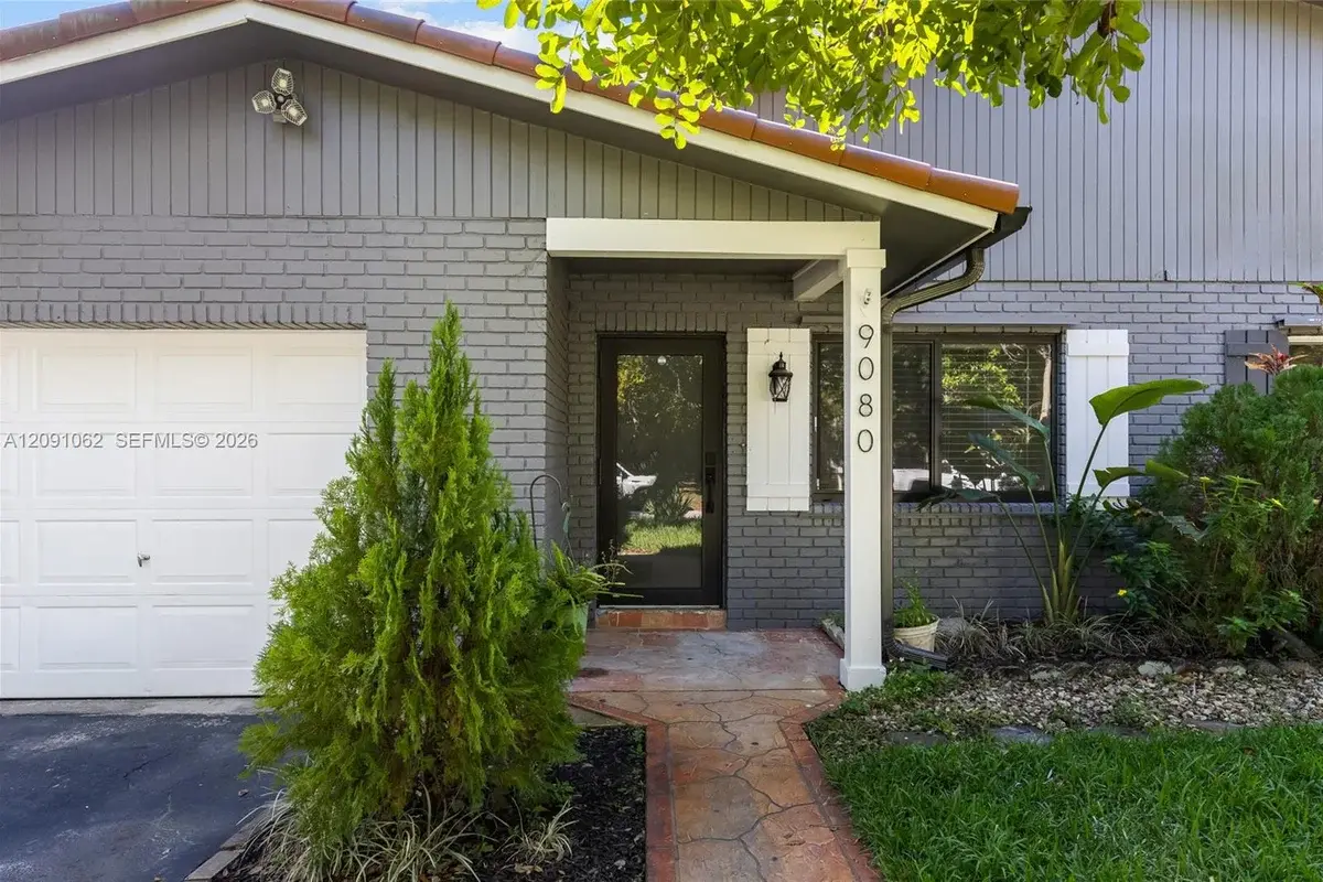 9080 NW 23rd St, Coral Springs: photo 1 of 27