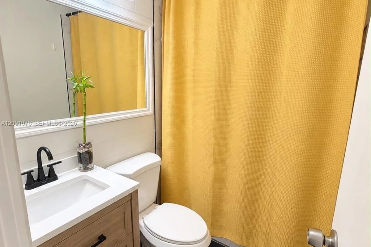 2331 Mckinley St, Hollywood: photo 1 of 15