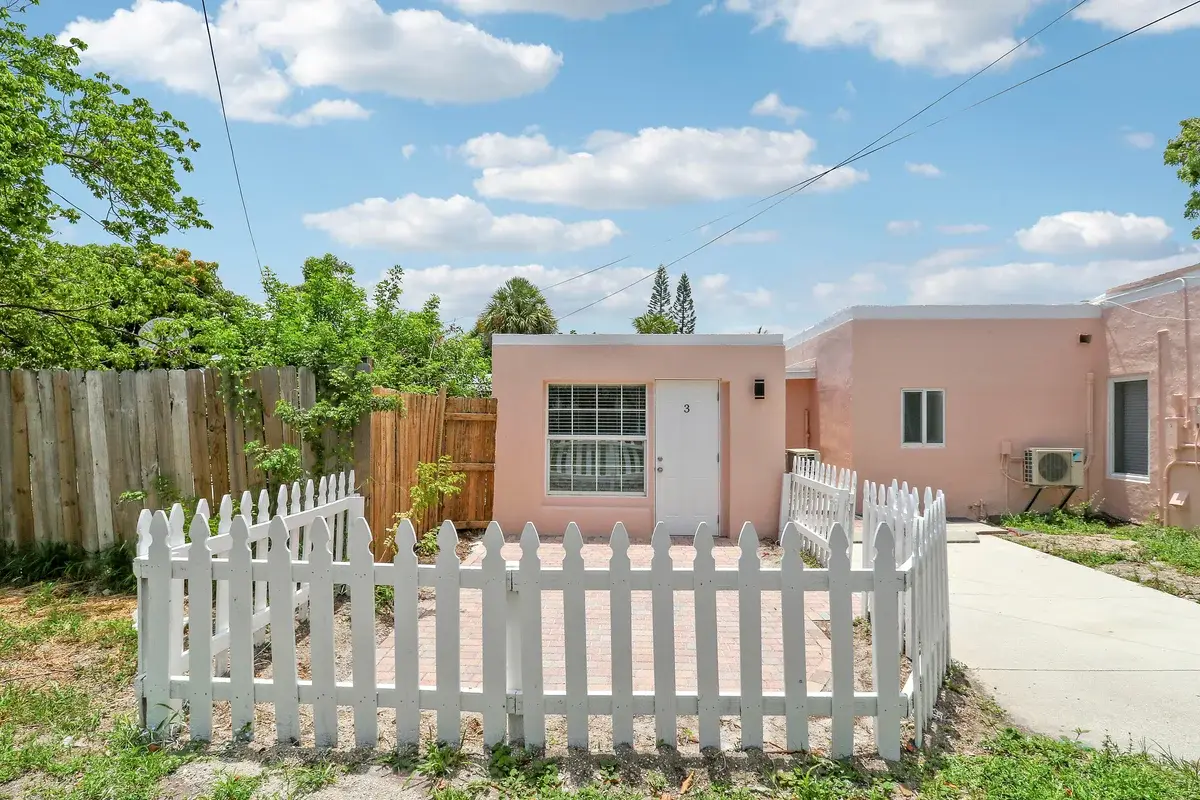 711 4th Ave S #709, Lake Worth Beach: photo 1 of 13