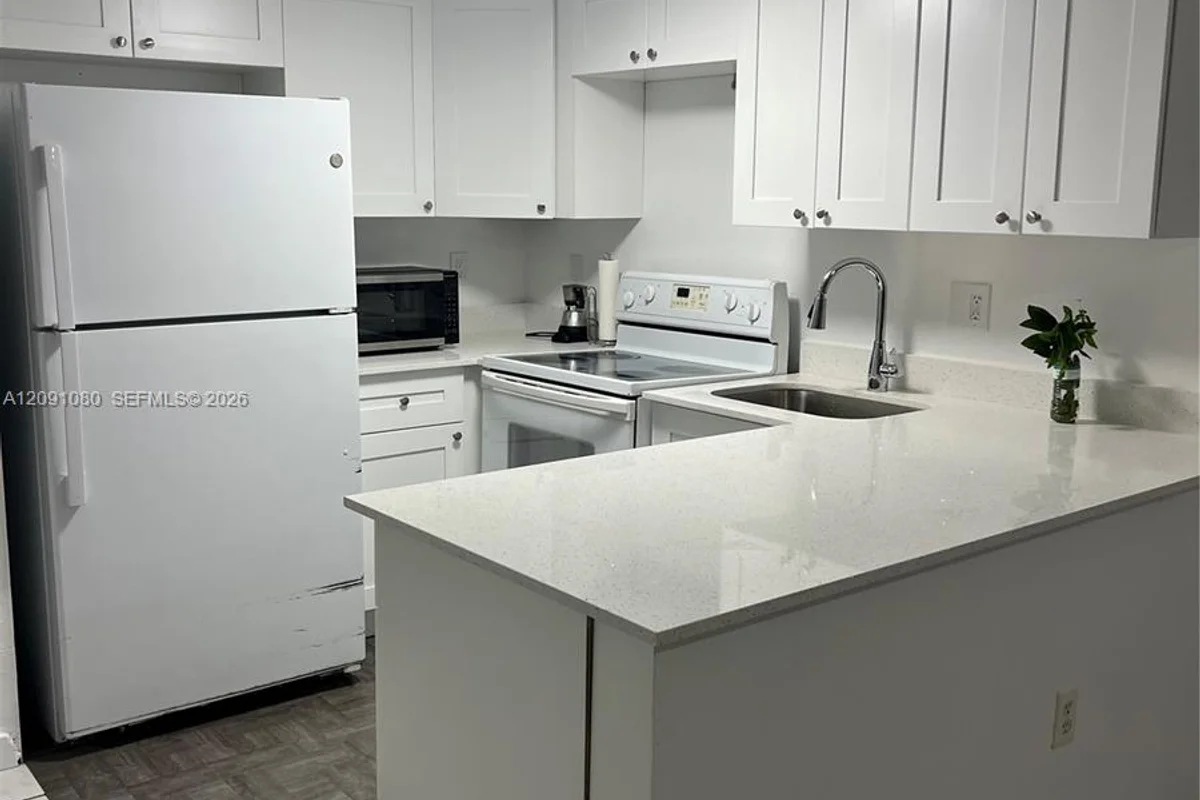 5366 W 26th Ave #121, Hialeah: photo 1 of 21