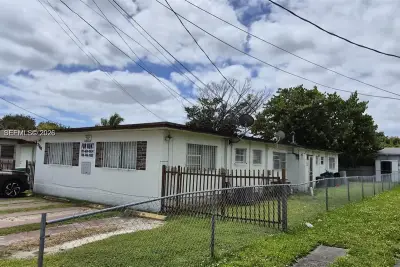 3180 NW 19th Ave #2, Miami: photo 1 of 4