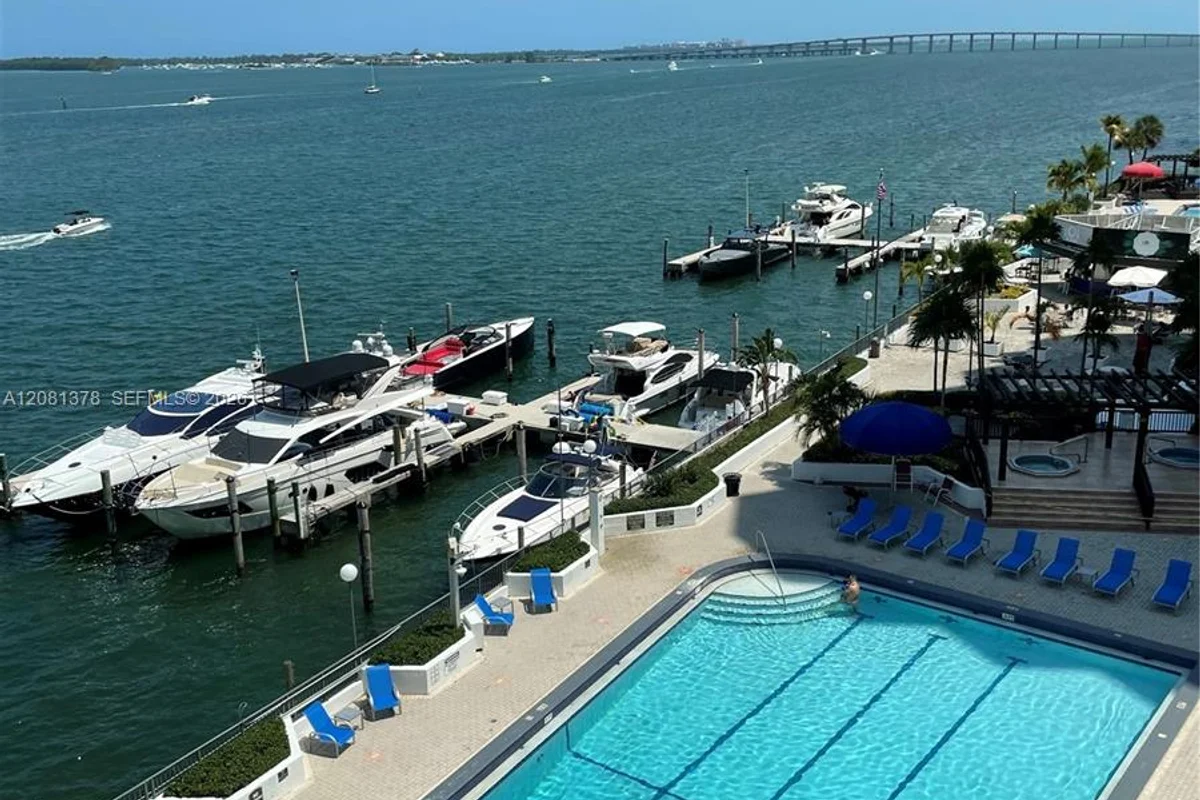 801 Brickell Bay Dr #767, Miami: photo 1 of 9