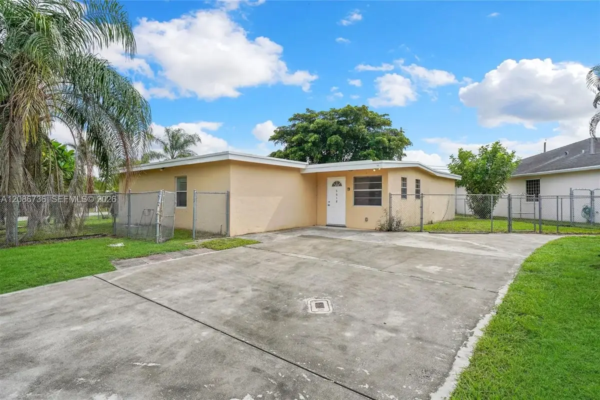 5618 Cinnamon Dr, West Palm Beach: photo 1 of 32