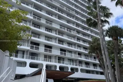 200 SE 15th Rd #7D, Miami: photo 1 of 25