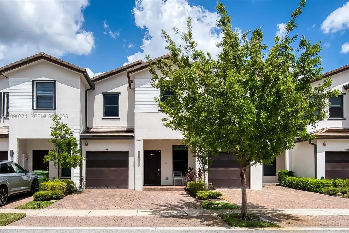 15981 SW 2nd Pl, Pembroke Pines: photo 1 of 38