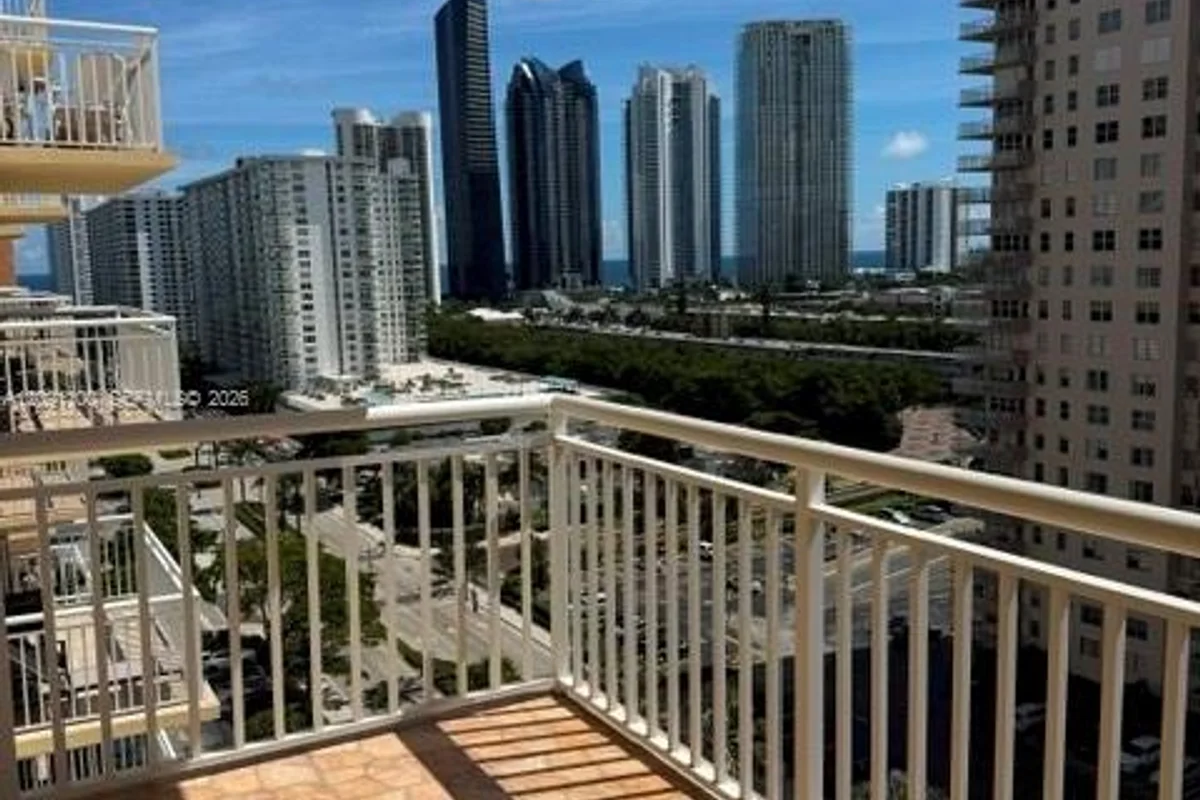 251 174th St #1406, Sunny Isles Beach: photo 1 of 10