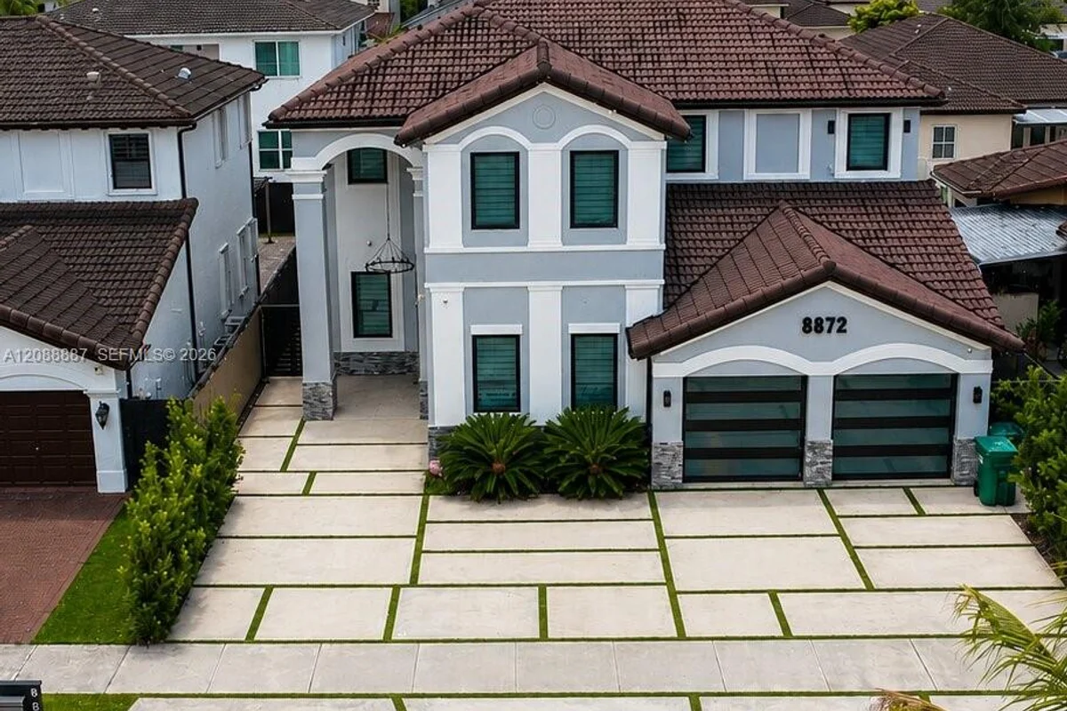 8872 NW 181st St, Hialeah Gardens: photo 1 of 28