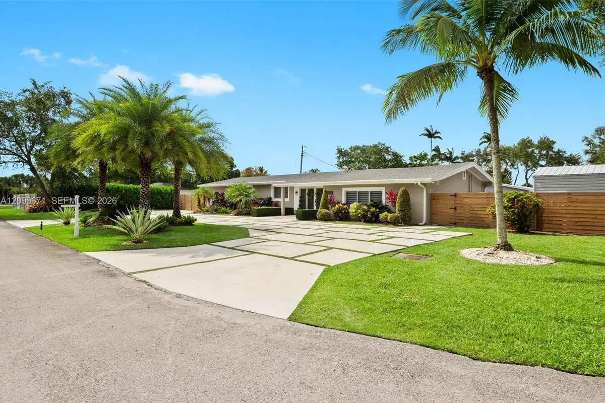 9970 SW 132nd St, Miami: photo 1 of 23