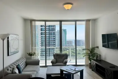 79 SW 12th St #3005, Miami: photo 1 of 25