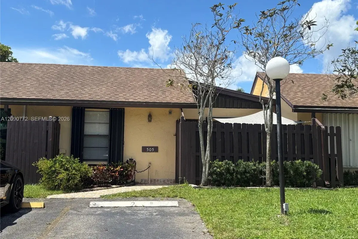 505 Briarwood Cir #2-59, Hollywood: photo 1 of 15