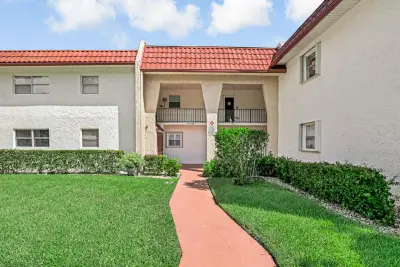 445 Lake Frances Dr, West Palm Beach: photo 1 of 26