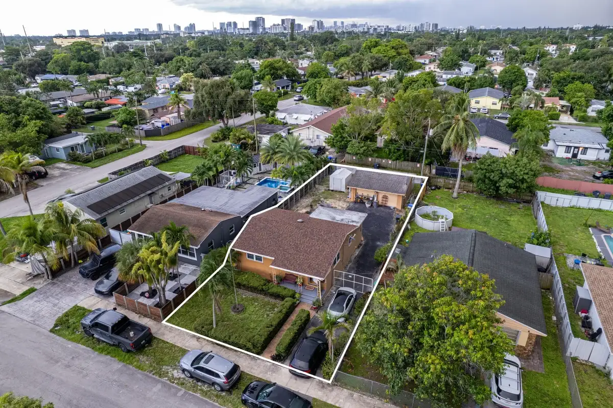 2310 Scott St, Hollywood: photo 1 of 15