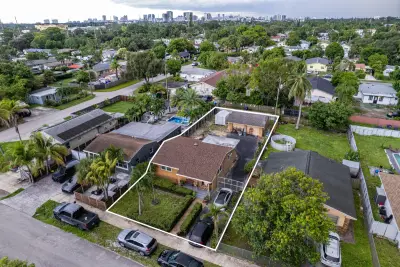 2310 Scott St, Hollywood: photo 1 of 15