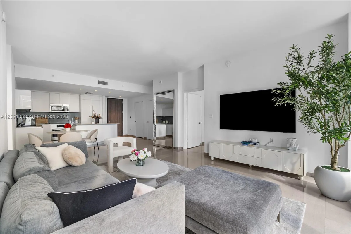 88 SW 7th St #809, Miami: photo 1 of 30