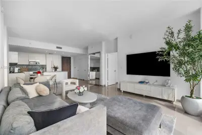 88 SW 7th St #809, Miami: photo 1 of 30