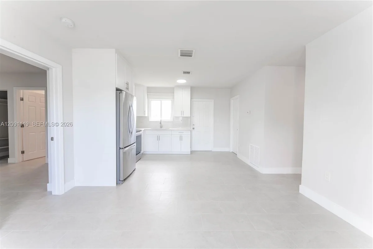 10825 SW 221st St, Miami: photo 1 of 21