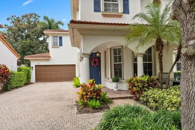 331 October St, Palm Beach Gardens: photo 1 of 23