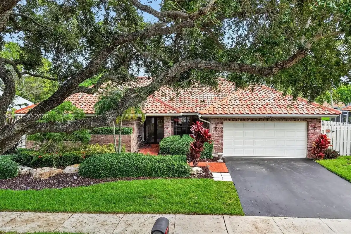 14481 Hickory Ct, Davie: photo 1 of 11