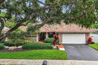 14481 Hickory Ct, Davie: photo 1 of 11