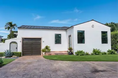 1525 SW 18th St, Miami: photo 1 of 11