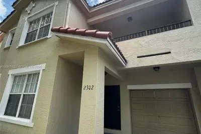 Condo in North Lauderdale: photo 1 of 17