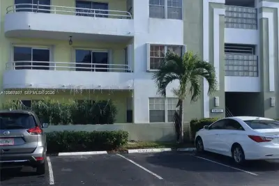 10755 SW 108th Ave #201, Miami: photo 1 of 14