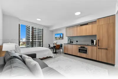121 NE 5th St #2109, Miami: photo 1 of 39