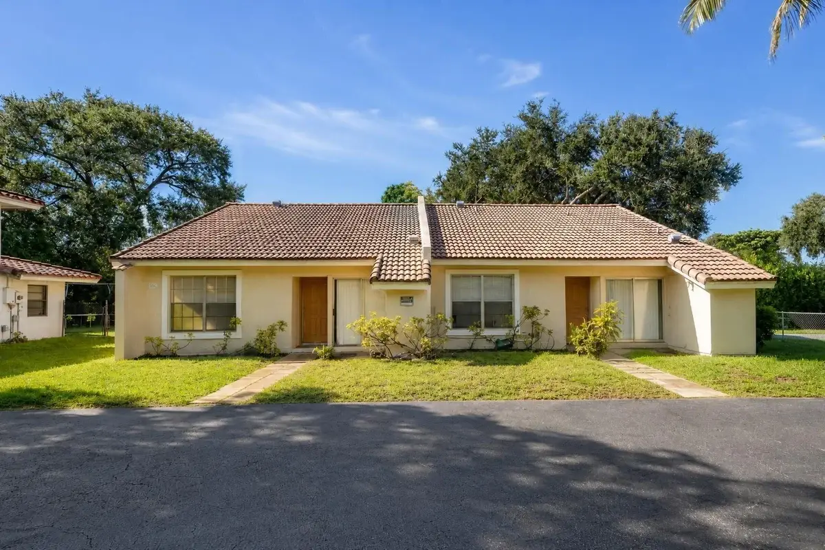 10880 NW 45th St, Coral Springs: photo 1 of 43