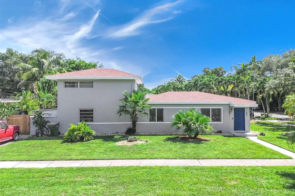 800 NE 144th St, North Miami: photo 1 of 40
