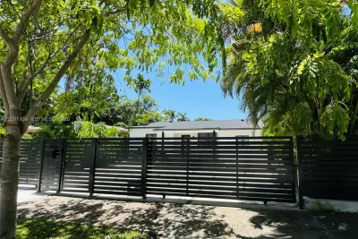 2250 SW 23rd St, Miami: photo 1 of 31