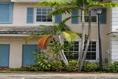 739 NW 42nd Ave, Plantation: photo 1 of 6