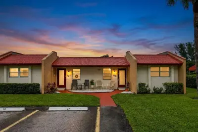 125 Lake Anne Dr, West Palm Beach: photo 1 of 36