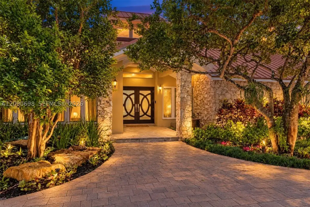 6915 SW 101st St, Pinecrest: photo 1 of 34