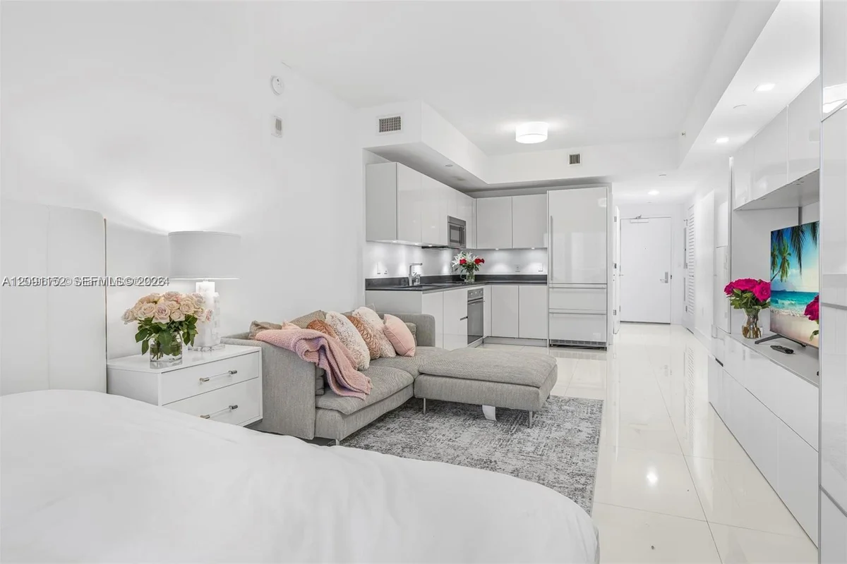1010 Brickell Ave #1710, Miami: photo 1 of 37