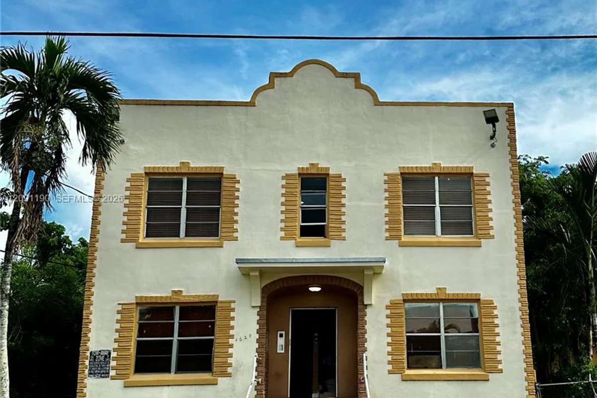 1620 NW 3rd St #5, Miami: photo 1 of 5
