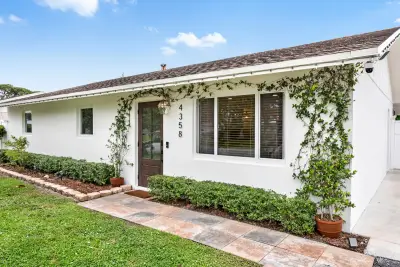 4358 Birdwood St, Palm Beach Gardens: photo 1 of 26
