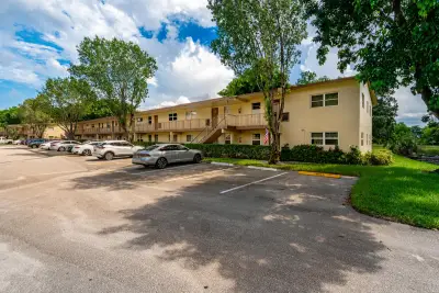 7610 NW 1st St #205, Margate: photo 1 of 24