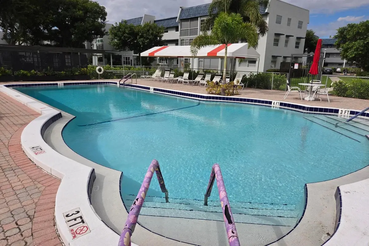 7797 Golf Cir Dr #303, Margate: photo 1 of 26