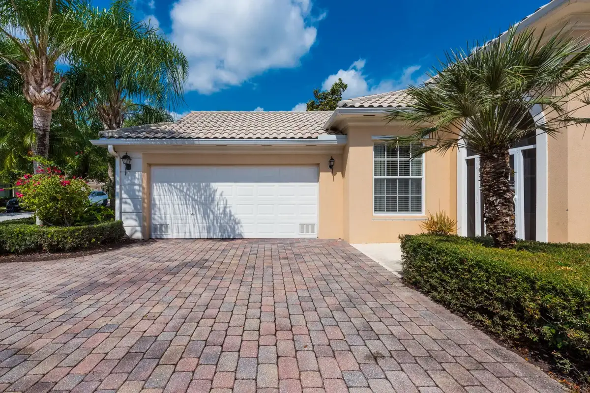 8159 Nevis Pl, Wellington: photo 1 of 52