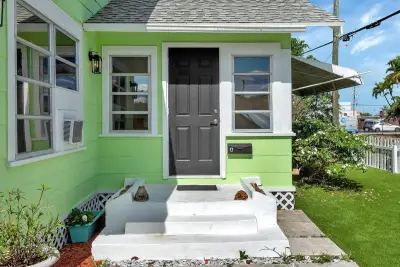 713 10th Ave N, Lake Worth Beach: photo 1 of 31