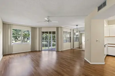 300 SW 130th Ter #202B, Pembroke Pines: photo 1 of 41