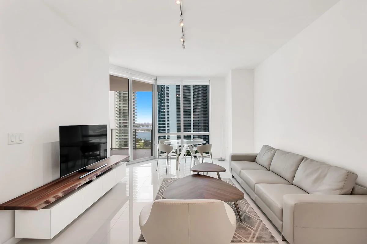 851 NE 1st Ave #2005, Miami: photo 1 of 23