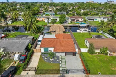 4611 SW 34th Ave, Dania Beach: photo 1 of 70